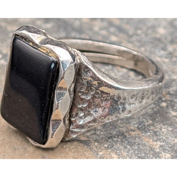Handcrafted Silver Ring w/ Black Stone – Size 9.5 – 0.30 oz – See Photos